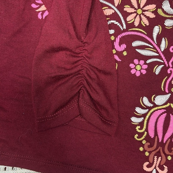 Girls quarter length sleeve shirt in maroon with lace detail size large - Picture 3 of 5